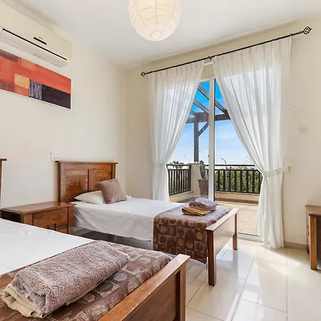 Vila Coral Bay - Sleeps 6 - Pool - Parking Pegeia