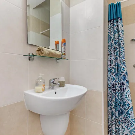 Coral Bay - Sleeps 6 - Pool - Parking Pegeia