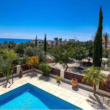 Coral Bay - Sleeps 6 - Pool - Parking * Pegeia