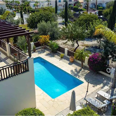 Coral Bay - Sleeps 6 - Pool - Parking * Pegeia