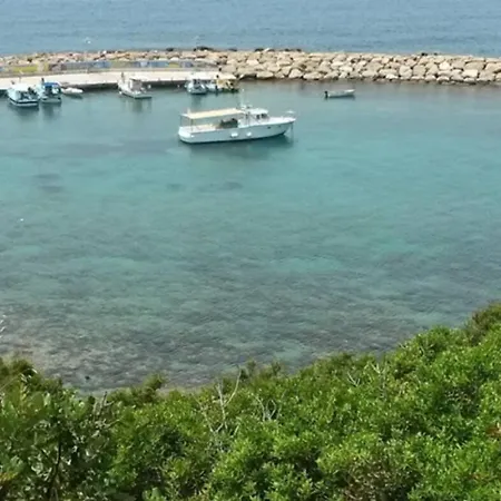 Villa Coral Bay - Sleeps 6 - Pool - Parking