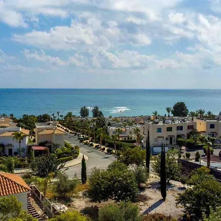 Coral Bay - Sleeps 6 - Pool - Parking Peyia