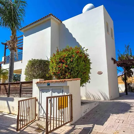 Coral Bay - Sleeps 6 - Pool - Parking Villa Peyia