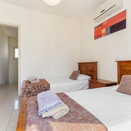 Coral Bay - Sleeps 6 - Pool - Parking Βίλα