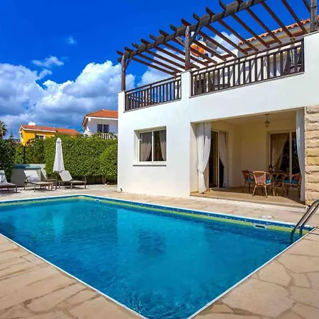 Βίλα Coral Bay - Sleeps 6 - Pool - Parking *
