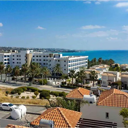 Coral Bay - Sleeps 6 - Pool - Parking *