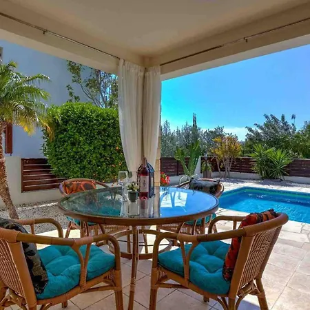 Coral Bay - Sleeps 6 - Pool - Parking * Peyia