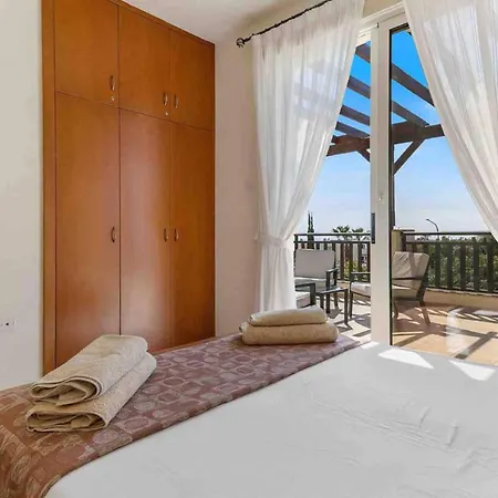 Coral Bay - Sleeps 6 - Pool - Parking Villa Peyia