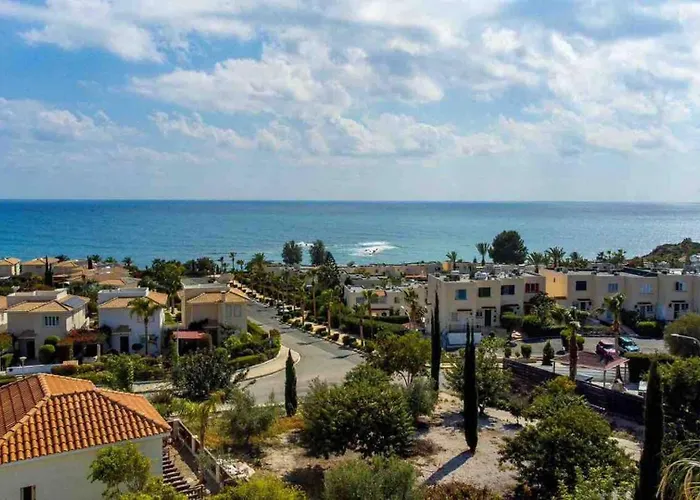 Coral Bay - Sleeps 6 - Pool - Parking ペイヤ