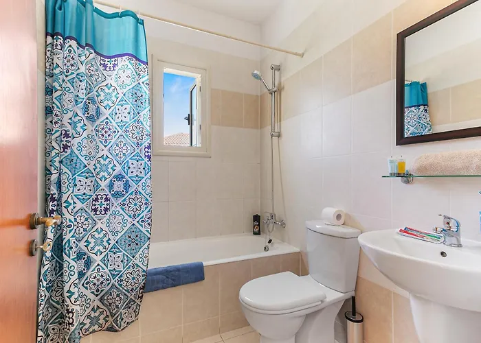 Coral Bay - Sleeps 6 - Pool - Parking ヴィラ ペイヤ