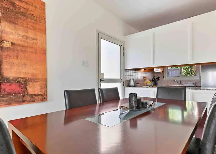 Coral Bay - Sleeps 6 - Pool - Parking * ペイヤ