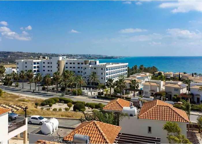 Coral Bay - Sleeps 6 - Pool - Parking *